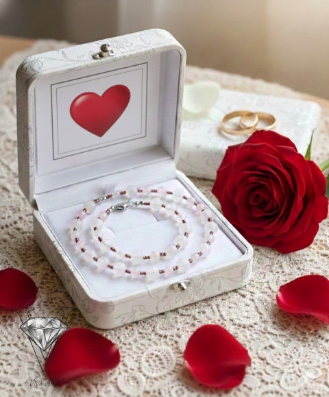 KOMPLET BIŻUTERII Z SELENITU I KAMIENIA KSIĘŻYCOWEGO Z CZERWONYMI PRZEKŁADKAMI