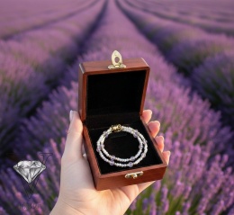 LILIOWO - BIAŁY NASZYJNIK Z ZAPIĘCIEM MAGNETYCZNYM OD VIVA JEWELRY & ART