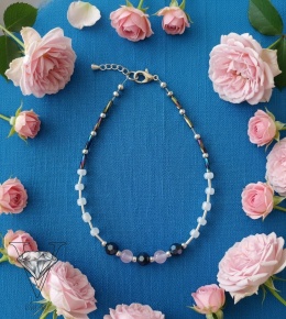 BRANSOLETKA KWIAT RÓŻY Z GRANATOWEGO FASETOWANEGO HEMATYTU - KOLEKCJA WIOSENNA