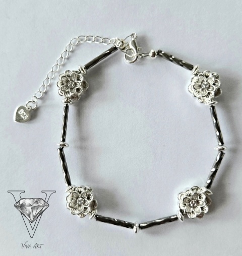 BRANSOLETKA KWIATOWE SREBRNE HEMATYTY  Z CZARNYMI PRZEKŁADKAMI I PRZEDŁUŻKĄ OD VIVA JEWELRY & ART