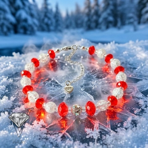 SREBRNA BRANSOLETKA OGIEŃ I LÓD Z AKRYLOWYMI KORALIKAMI LEŻĄCA NA PUSZYSTYM ŚNIEGU