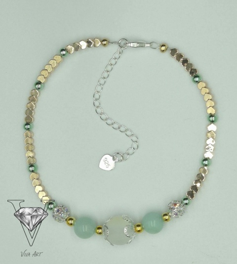ZIELONA BRANSOLETKA ZEZŁOTYMI SERDUSZKAMI HEMATYTU OD VIVA JEWELRY