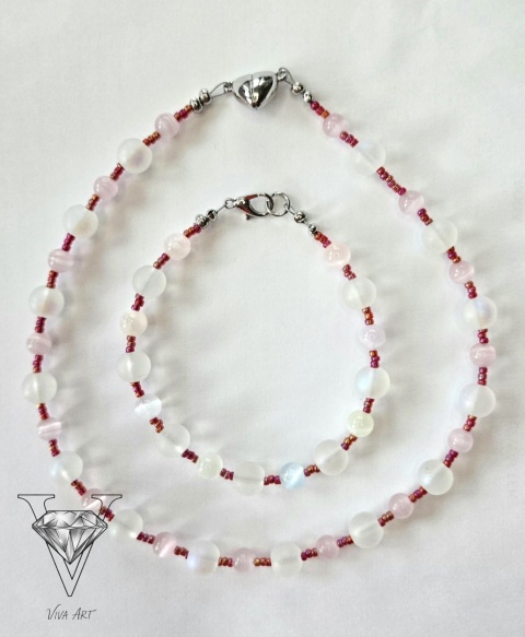 KOMPLET BIŻUTERII PRZEJRZYSTE KAMIENIE I CZERWONE PRZEKŁADKI