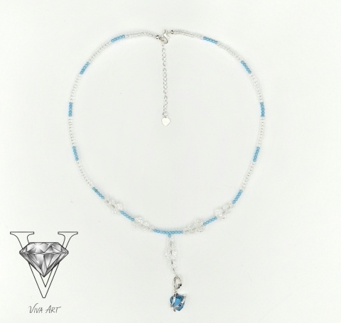 NASZYJNIK NIEBIESKI ZE SZKLANYMI PRZEKŁADKAMI Z ZAWIESZKĄ OD VIVA JEWELRY