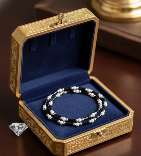 NASZYJNIK Z PEREŁ I SREBRA W KOLORACH CZARNYM, BIAŁYM I SREBRNYM OD VIVA JEWELRY & ART