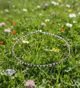 NASZYJNIK Z CZERWONEGO CHALCEDONUI I SZAFIROWYCH SZKLANYCH PRZEKŁADEK