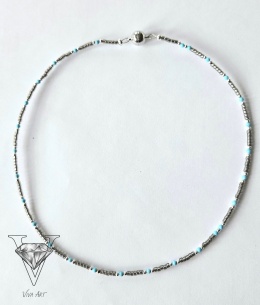 UROCZY NIEBIESKI NASZYJNIK Z MAGNETYCZNYM ZAPIĘCIEM OD VIVA JEWELRY & ART