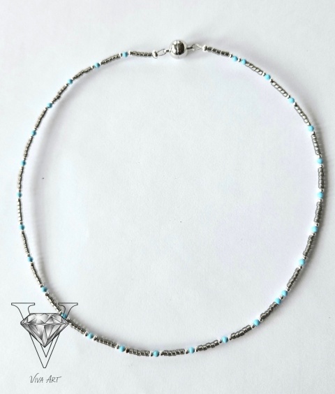 UROCZY NIEBIESKI NASZYJNIK Z MAGNETYCZNYM ZAPIĘCIEM OD VIVA JEWELRY & ART