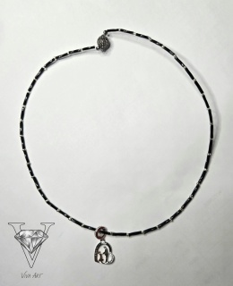 NASZYJNIK Z CZARNYCH PRZEKŁADEK I SREBRA 925 Z ZAWIESZKĄ SERBRO 925